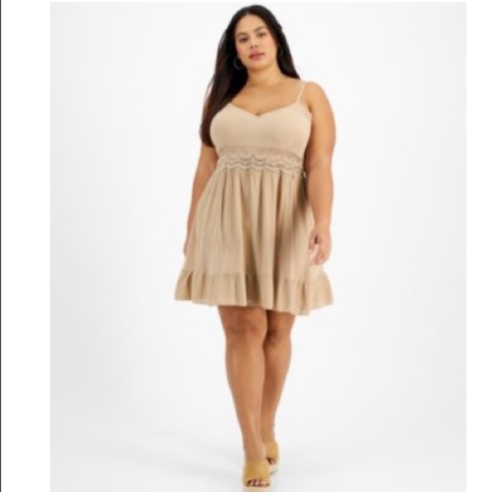 FULL CIRCLE TRENDS PLUS SIZE CROCHET TRIM FIT & TRIM